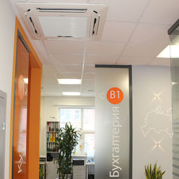 Установка кассетных кондиционеров Midea в офисе