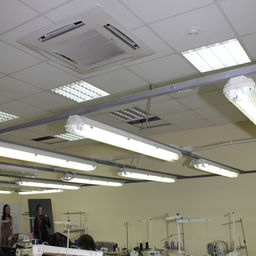 Монтаж кассетных кондиционеров Dantex в швейный цех